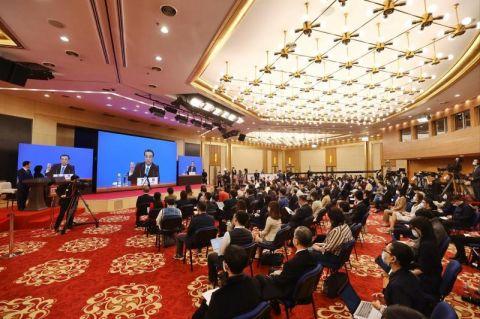 李克強(qiáng)：今年政府支出更多向民生領(lǐng)域傾斜，特別是義務(wù)教育和基本醫(yī)療